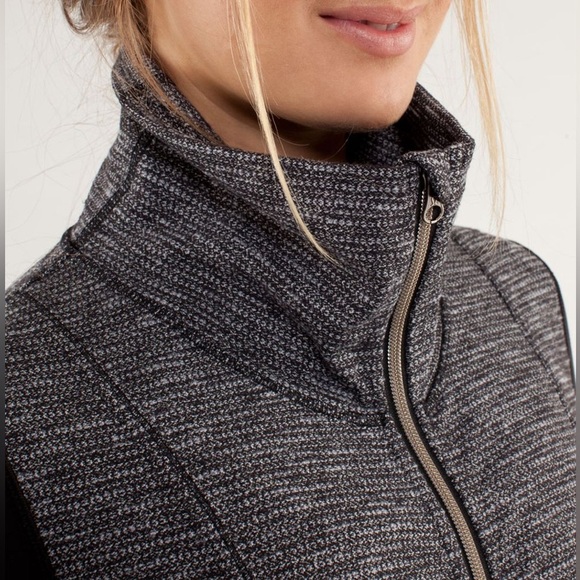 Lululemon Daily Yoga Jacket Coco Pique‎ Zip-Up Jacket, Black/Black, Size 6 - Picture 4 of 15